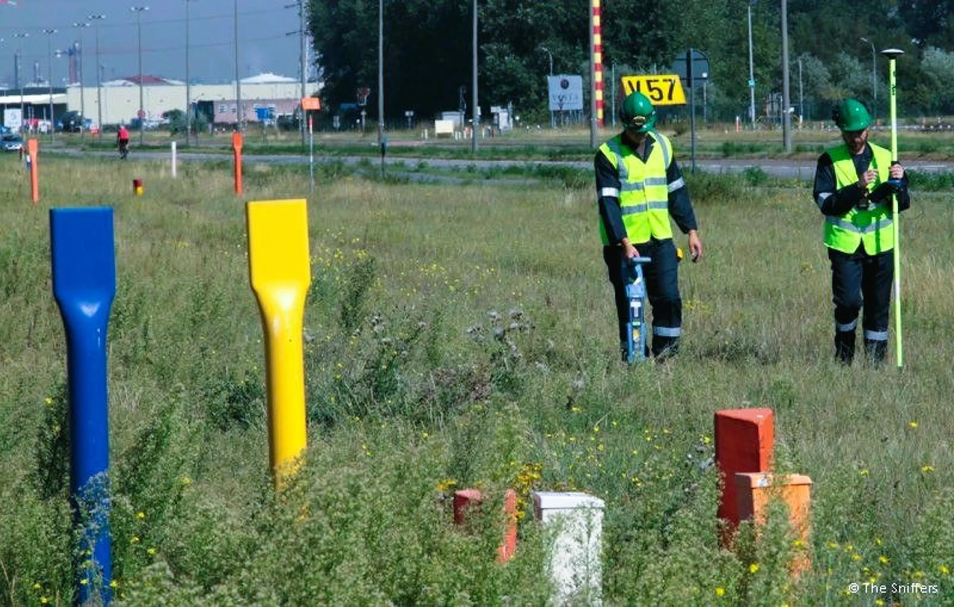 Pipeline cable localization